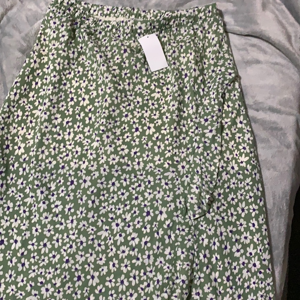 Dress Forum women’s flower print skirt